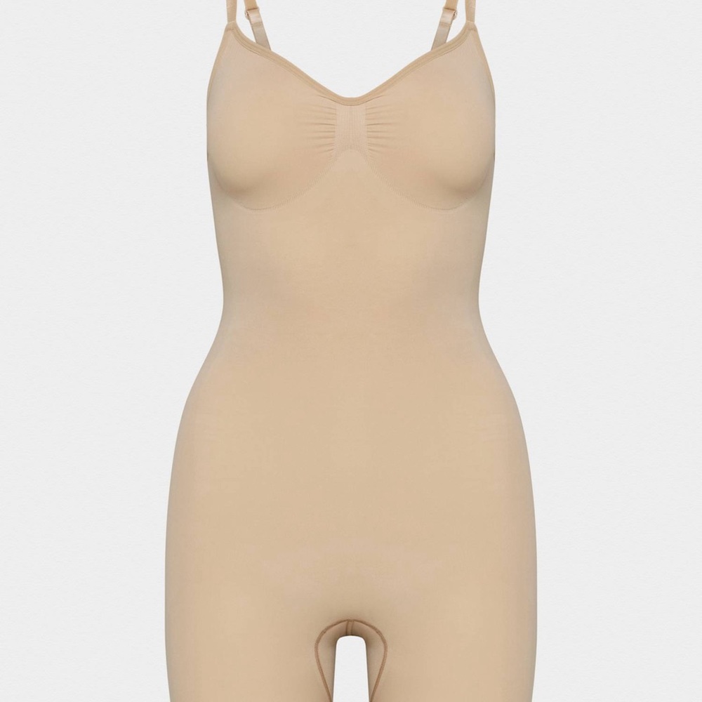 Aritzia Nude Full-Body Shaping Short Bodysuit - Picture 8 of 10